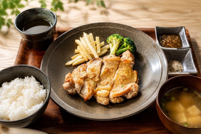 静岡県産美味鶏使用チキンソテー定食