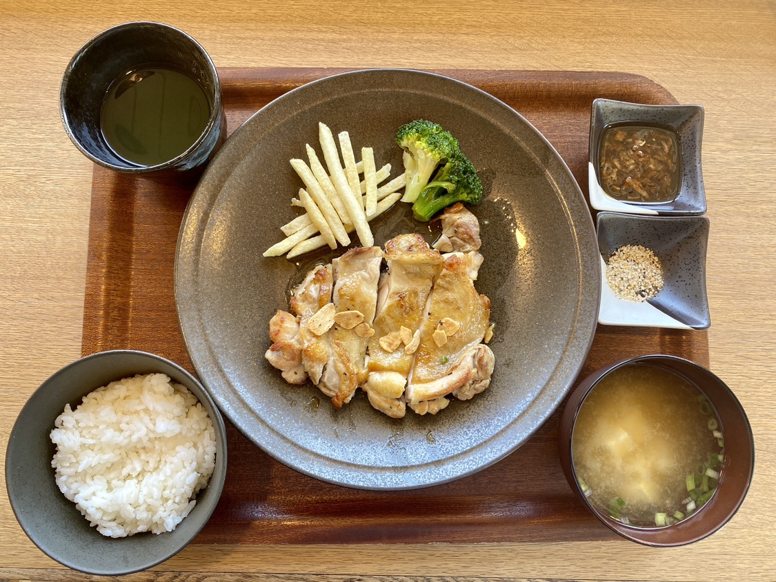 静岡県産美味鶏使用チキンソテー定食